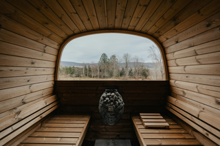 glass sauna with huum heater
